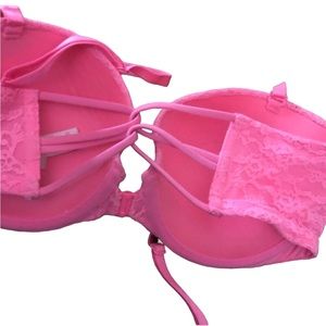 𝅺Victoria Secret 36B pink lace , lightly padded push up front closure